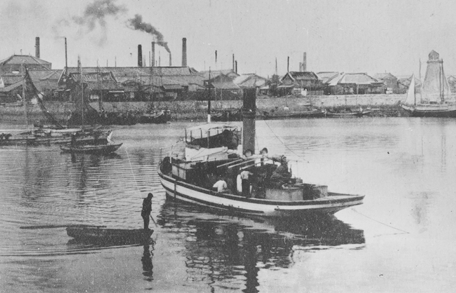 四日市港が開港する