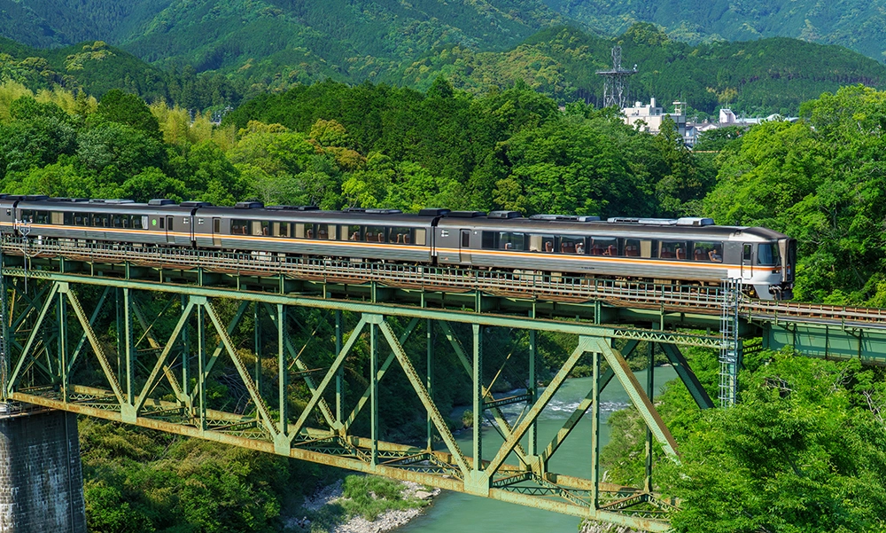 国鉄紀勢線が全線開通