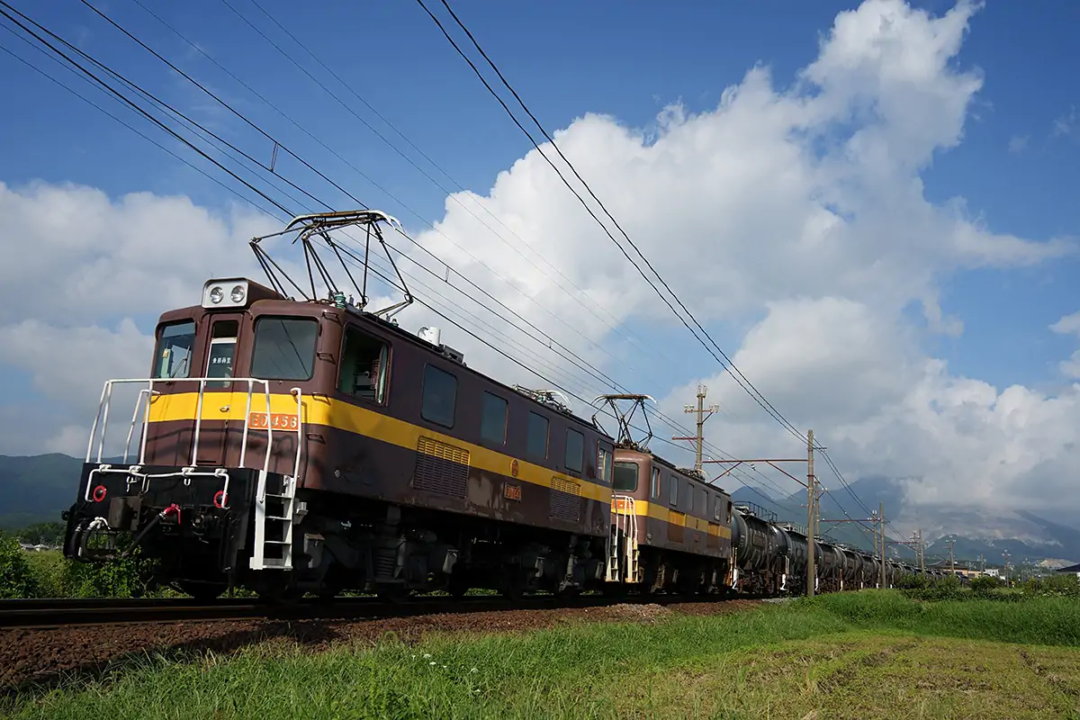 三岐鉄道が開業